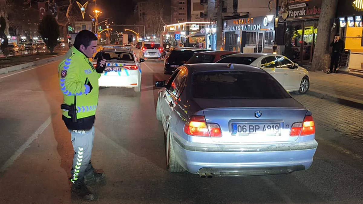 Kütahya’da drift yapan sürücüye 140 bin tl ceza kesildi Kütahya’da drift yapan sürücüye 140 bin tl ceza kesildi