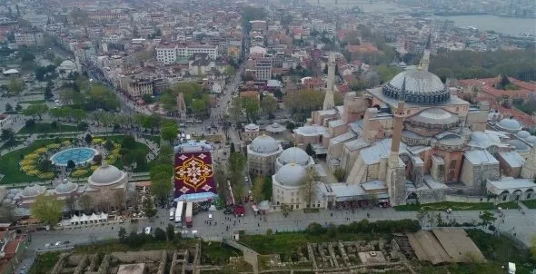 Dünyanın en büyük lale halısı havadan görüntülendi