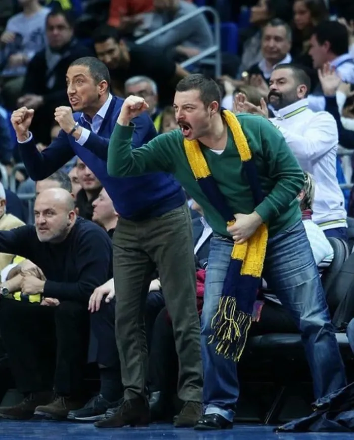 son-dakika-fenerbahce-haberleri-ali-kocu-elestirdi-ustu-cizildi-fenerbahceli-yonetmen-murat-sekere-buyuk-sok-1682841485663.jpg