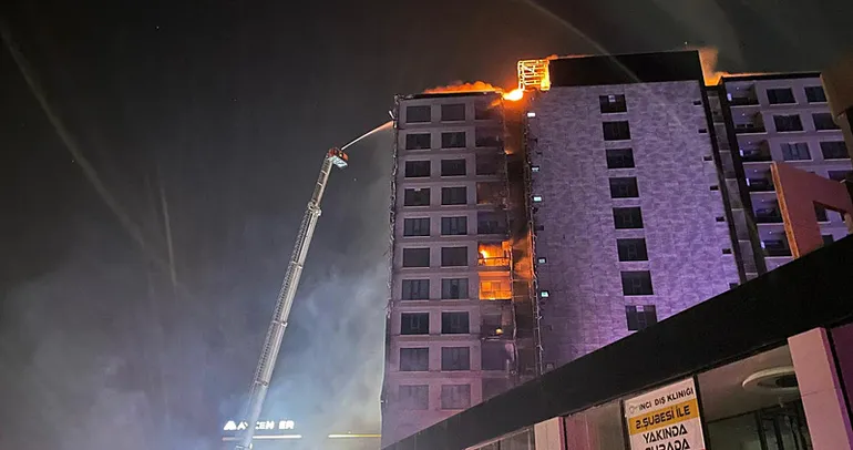 Diyarbakır’da plaza yangını: 5 kişi yaralandı!