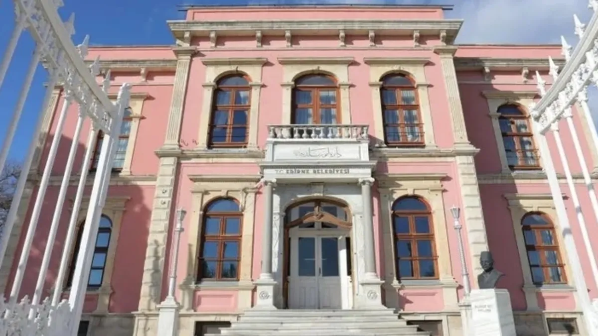 CHP’li meclis üyesi ve imar müdürü tutuklandı CHP’li meclis üyesi ve imar müdürü tutuklandı