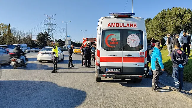 bayrampasada-kamyonet-ile-otomobil-carpisti-7-kisi-yaralandi-1776011497970.jpg