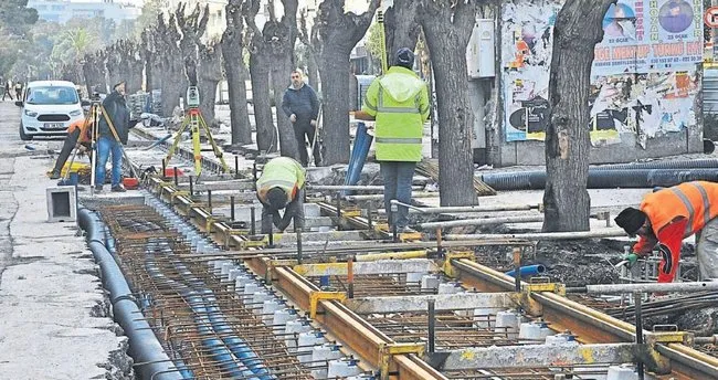 50 yıllık dut ağaçları tramvay kurbanı oldu