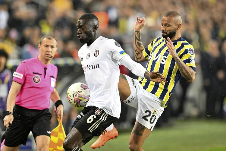 son-dakika-fenerbahce-besiktas-macinda-ilk-duduk-macta-ilk-gol-geldi-1680459958848.jpg