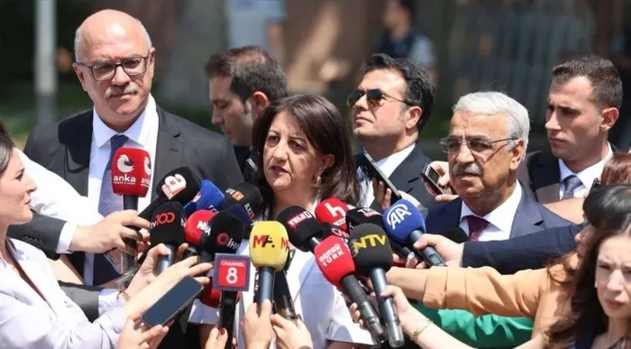 selahattin-demirtas-karari-siyasi-iklimi-degistirir-mi-baskan-erdogan-ve-bahcelinin-cikislari-puslu-havayi-dag-1762488311392.jpg Selahattin Demirtaş kararı siyasi iklimi değiştirir mi? Başkan Erdoğan ve Bahçeli'nin çıkışları puslu havayı dağıttı