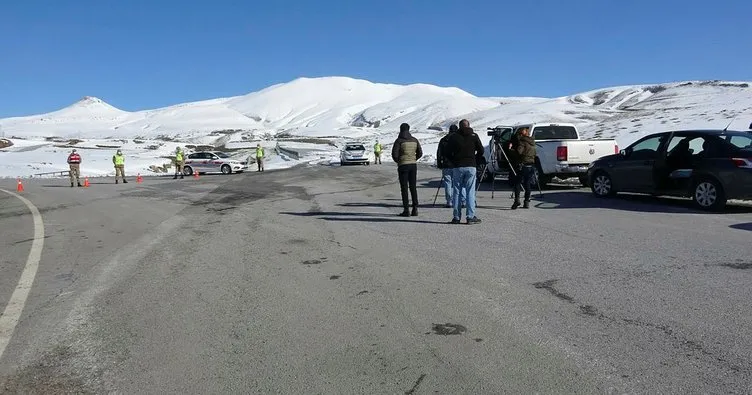 Helikopterin düştüğü köy girişlere kapatıldı