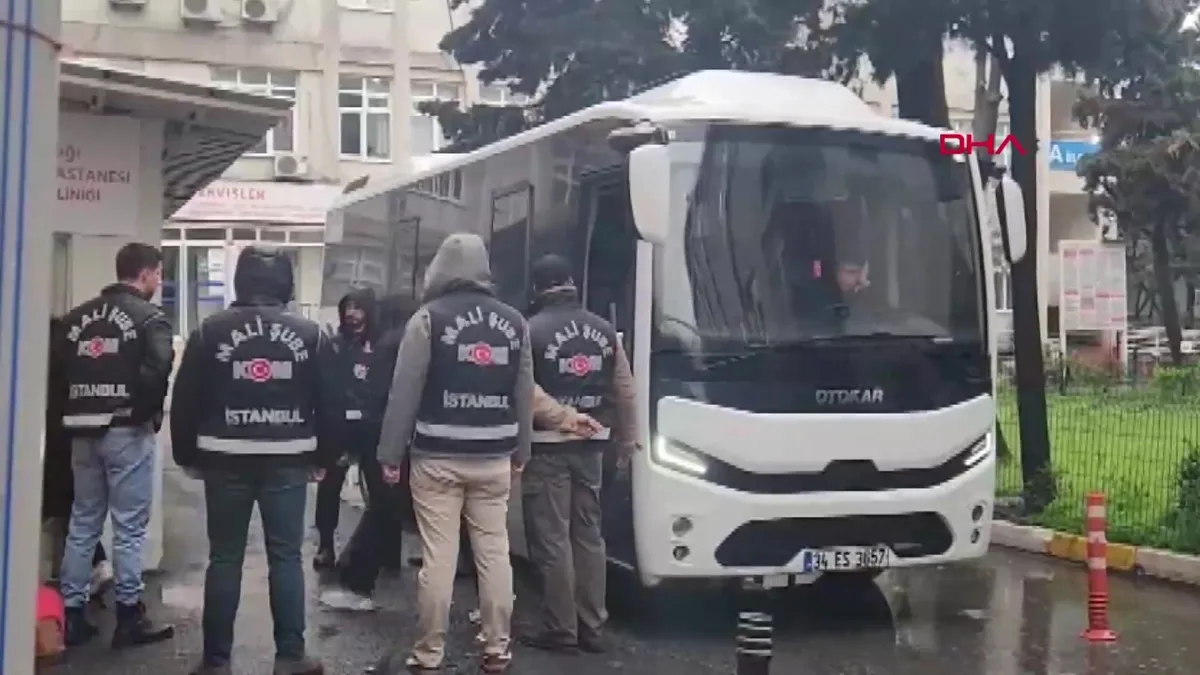 Uşak Belediyesi’ne ikinci dalga operasyon: 25 kişi gözaltına alındı videosunu izle Uşak Belediyesi’ne ikinci dalga operasyon: 25 kişi gözaltına alındı videosunu izle