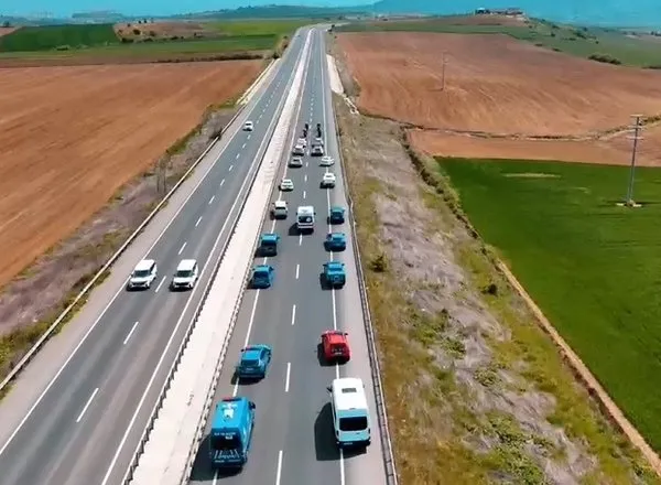 bakan-yerlikayadan-hayati-cagri-trafikte-fermuar-sistemi-hayat-kurtariyor-1747310614253.jpg