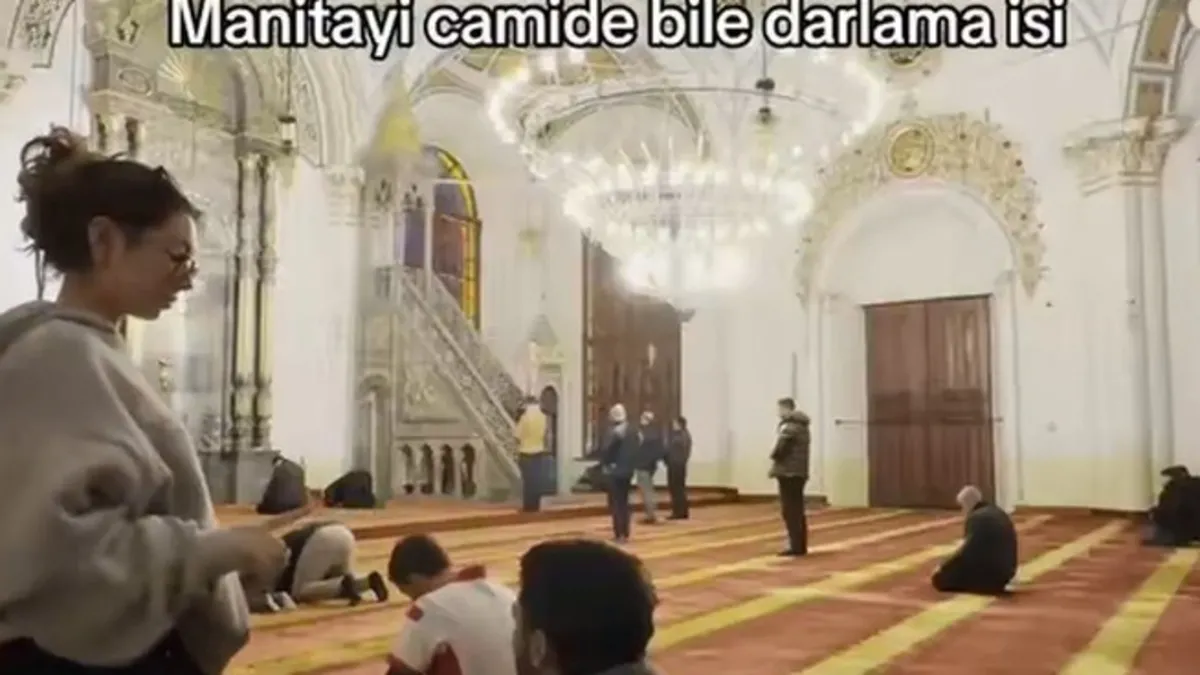 Son dakika! Konya’da tarihi camideki uygunsuz davranışlara soruşturma! Büyük tepki çekmişti… Son dakika! Konya’da tarihi camideki uygunsuz davranışlara soruşturma! Büyük tepki çekmişti…