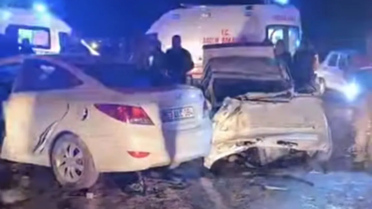 Ceylanpınar – Akçakale yolunda feci kaza: 9 yaralı Ceylanpınar – Akçakale yolunda feci kaza: 9 yaralı