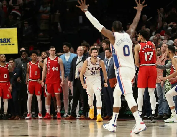 Furkan Korkmaz'dan maç kazandıran son saniye üçlüğü