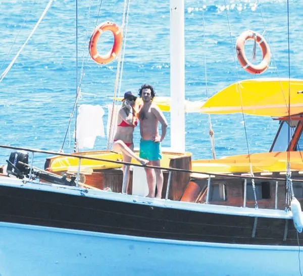 Hande Yener ile sevgilisinin tekne sefası