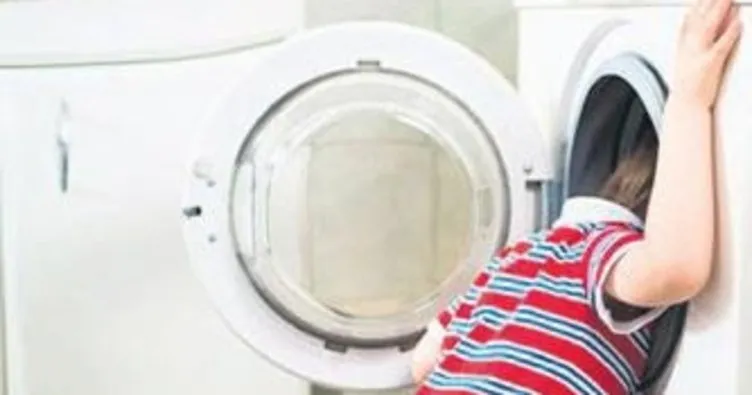 Çamaşır makinesine giren çocuk can verdi