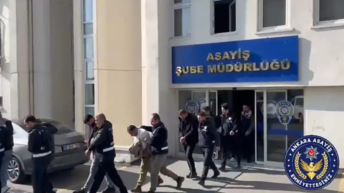 Ankara merkezli 22 ilde sahte borsacılara operasyon: 65 şüpheli gözaltına alındı, 29’u tutuklandı Ankara merkezli 22 ilde sahte borsacılara operasyon: 65 şüpheli gözaltına alındı, 29’u tutuklandı