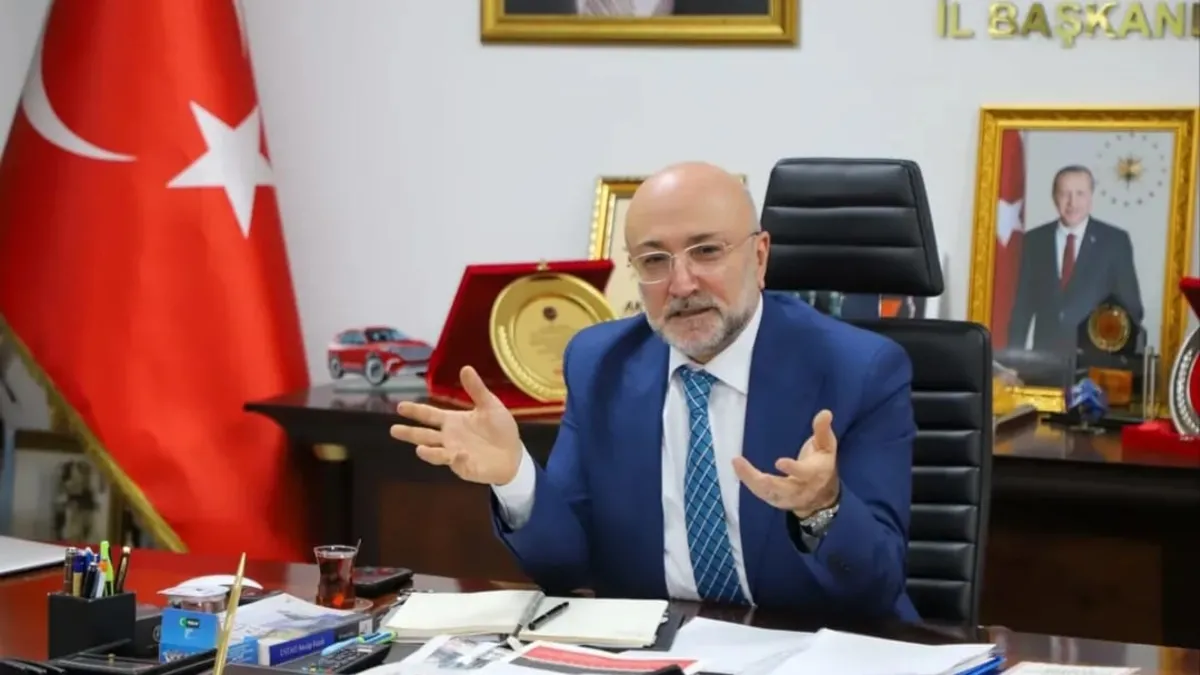 AK Parti Afyonkarahisar İl Başkanı Turgay Şahin açıklama yaparken.
