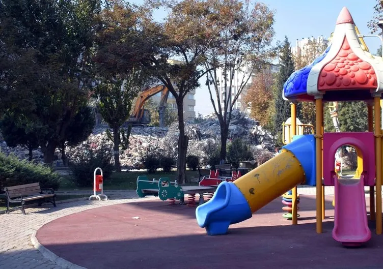 Son dakika haberi: İzmir'deki şiddetli depremin ardından vatandaşlar bölgeyi terk etti! Sessizlik hakim oldu