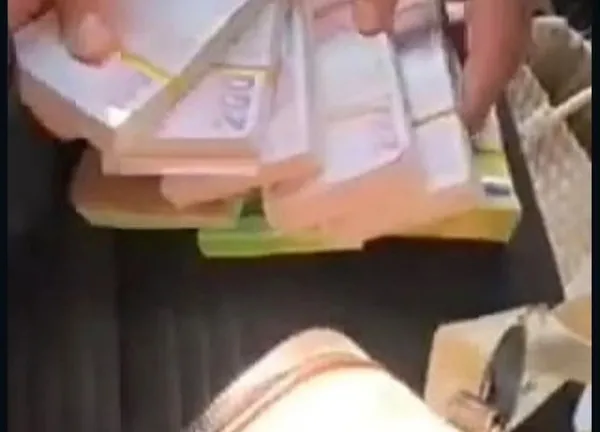 bulgar-gumrugunde-40-bin-euro-ve-100-bin-tlye-el-konuldu-1784794669055.jpg