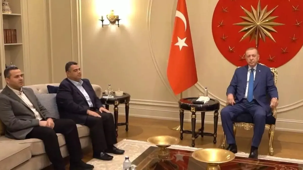 Başkan Erdoğan, İsmail Heniyye’nin oğullarını kabul etti Başkan Erdoğan, İsmail Heniyye’nin oğullarını kabul etti