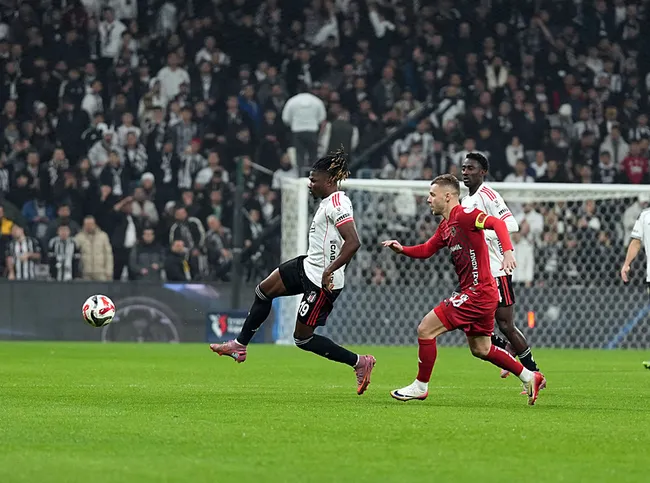 canli-besiktasin-konugu-gaziantep-fk-ilk-yarida-2-gol-var-1765216242182.jpg