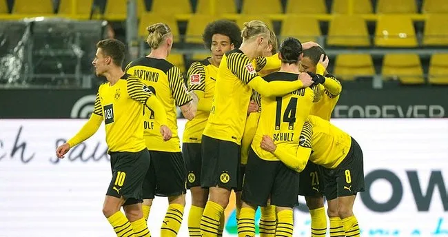 Borussia Dortmund sahasında Freiburg'u 5 golle geçti