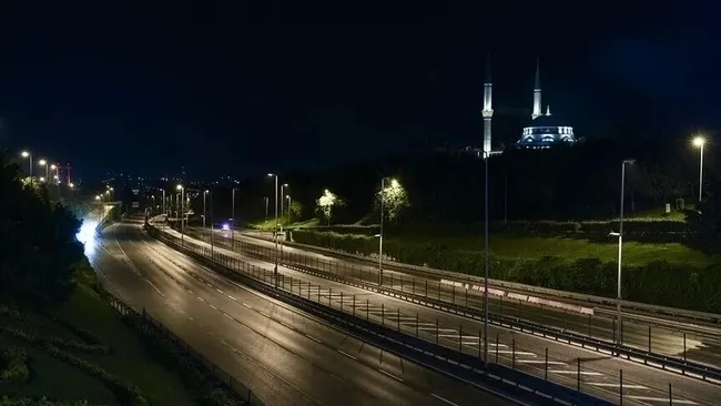 15-temmuz-sehitler-koprusunde-gecici-trafik-duzenlemesi-3-gece-ulasima-kapatilacak-1785603733251.jpeg