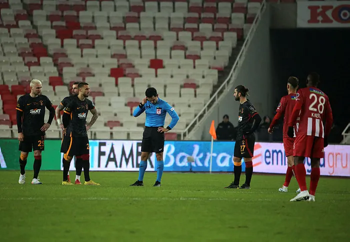son-dakika-haberleri-sivasspor-galatasaray-macinin-var-hakemi-ozguc-turkalpten-flas-karar-1672920334286.jpg