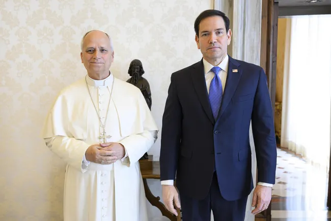papa-14-leo-abd-disisleri-bakani-rubio-ile-gorustu-1778173142971.jpg ABD’den Vatikan’a karşı geri adım: Rubio, Papa Leo ile görüştü! Gerilim sonrası ilk temas...