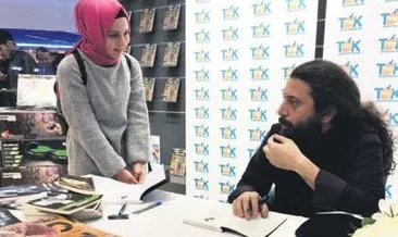 TveK’da Ali Lidar kitaplarını imzaladı