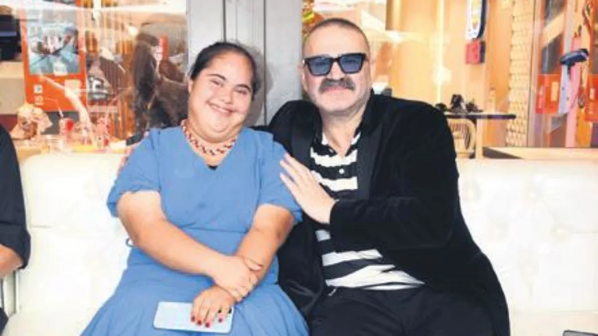 Şafak Sezer’den renkli açılış