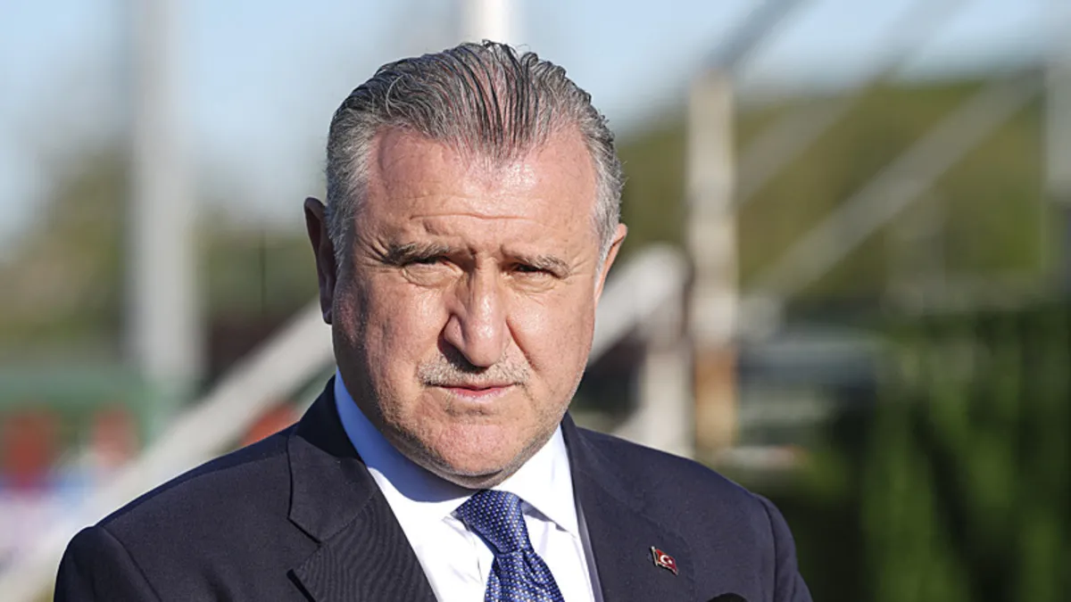 Gençlik ve Spor Bakanı Osman Aşkın Bak, Dünya Down Sendromlu Sporcular Şampiyonası'nda madalya alan sporcuları kutladı