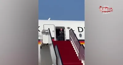 Almanya Cumhurbaşkanı, karşılamaya kimse gelmeyince yarım saat uçağın kapısında bekledi | Video