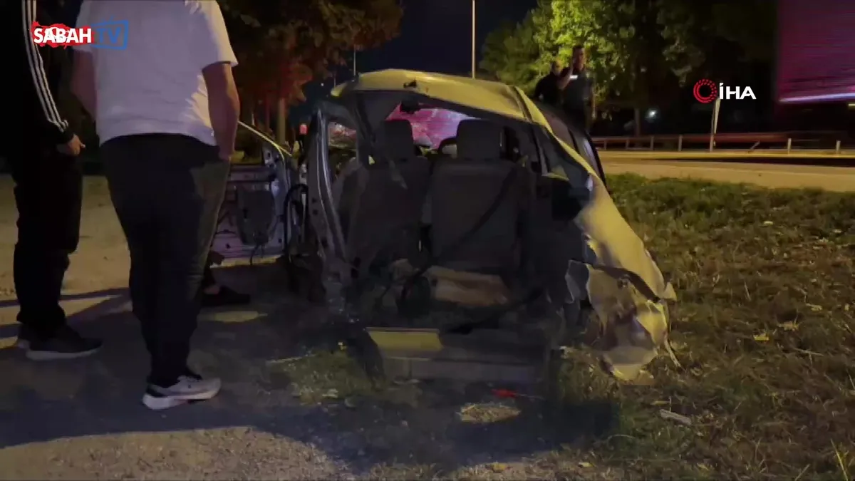 Ağaca çarpan otomobil ikiye bölündü, sürücü hafif sıyrıklarla kurtuldu: ‘ Ya anne ya baba duası aldı…’ | Video videosunu izle Ağaca çarpan otomobil ikiye bölündü, sürücü hafif sıyrıklarla kurtuldu: ‘ Ya anne ya baba duası aldı…’ | Video videosunu izle