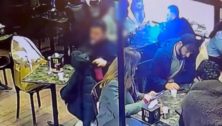 Yok böyle hırsızlık! Her işyeri için ayrı bir kıyafet! Kadının emanet ettiği montu bile...