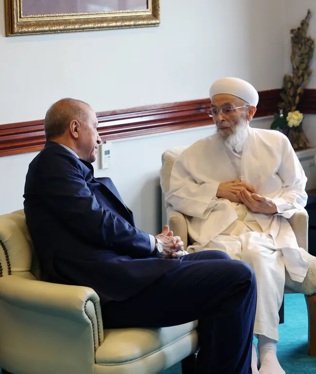 baskan-erdogandan-emir-buhari-tekkesine-ziyaret-1792875278426.jpeg