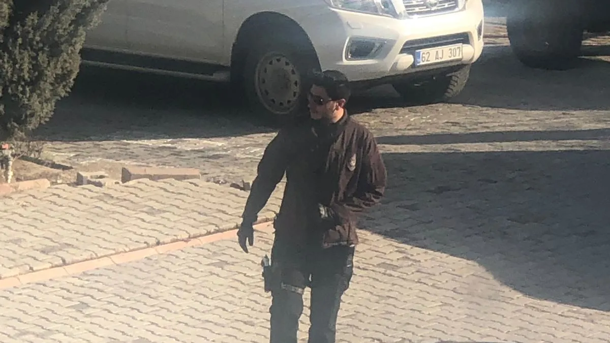 Gülistan Doku dosyasında tutuklanan vali oğlunun silahlı fotoğrafı ortaya çıktı Gülistan Doku dosyasında tutuklanan vali oğlunun silahlı fotoğrafı ortaya çıktı