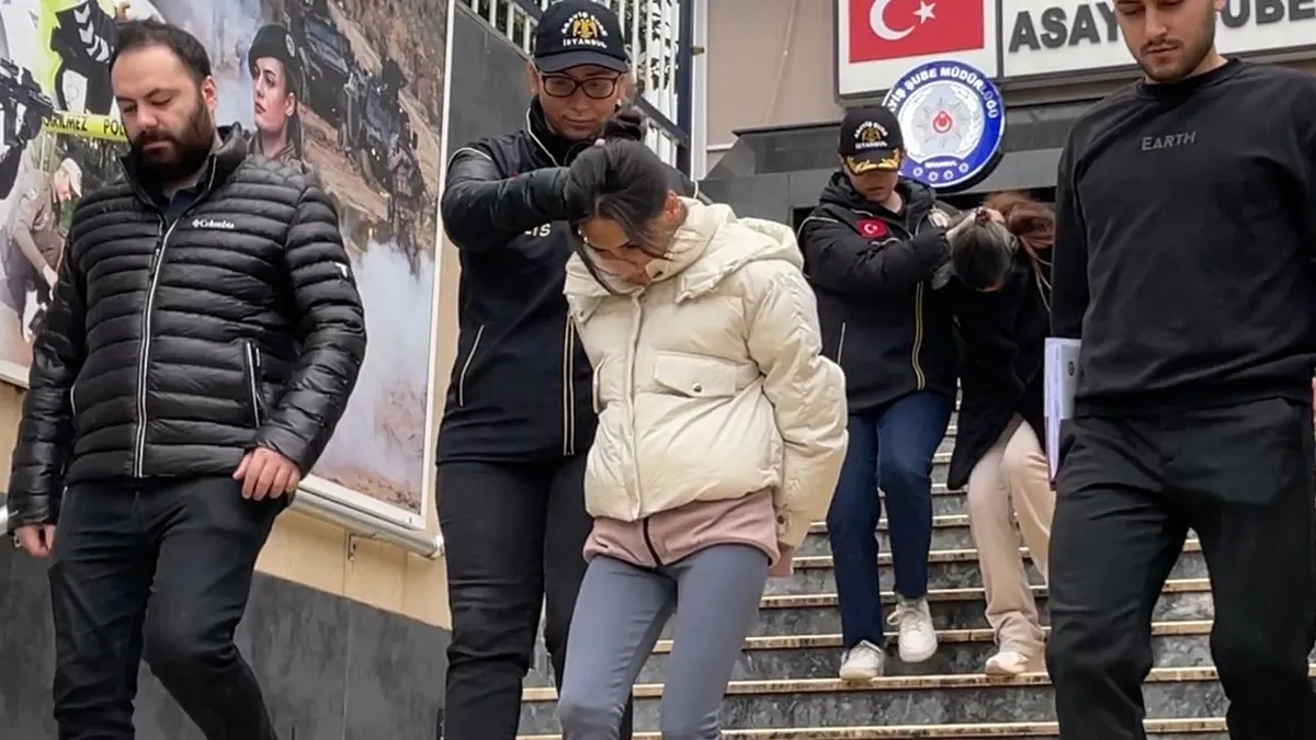 SON DAKİKA… İstanbul Sancaktepe’de iki kadın kamerada: Göbek kilidini kırarak girdikleri evde… SON DAKİKA… İstanbul Sancaktepe’de iki kadın kamerada: Göbek kilidini kırarak girdikleri evde…