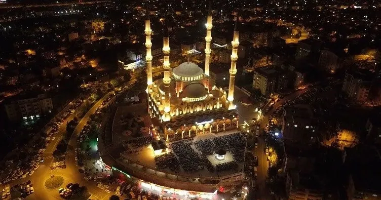 Kahramanmaraş’ta ilk teravih coşkusu