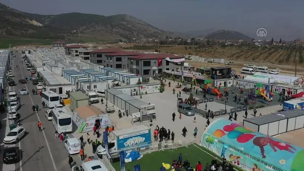3 bin kişilik konteyner kentte depremzedelerin ihtiyaçları karşılanıyor | Video