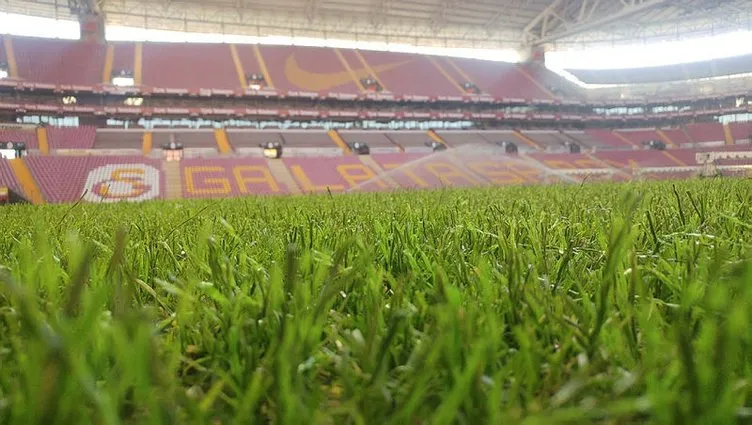 Galatasaray hibrit çime geçti