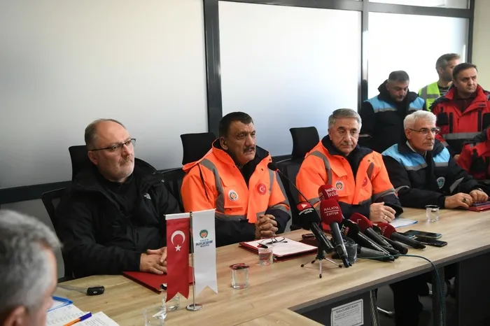 malatya-buyuksehir-belediye-baskani-gurkan-malatyada-bin-346-kisi-hayatini-kaybetti-6-bin-962-yaralimiz-var-1676299543080.jpeg