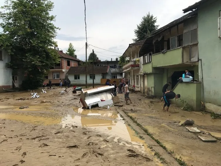 Herkesin Gözü Kulağı Düzce’de 2 Manşet Son Dakika Havacılık Haberleri | Türk Hava Yolları, Pegasus, Sunexpress, Corendon, Havacılık, Havayolları, Havalimanları, Havaalanları, THY, Hostes, Pilot, Uçak, Kabin memuru, SHGM, DHMİ duzcede selde kaybolan 7 kisiyi arama calismalari basladi 1563520573205