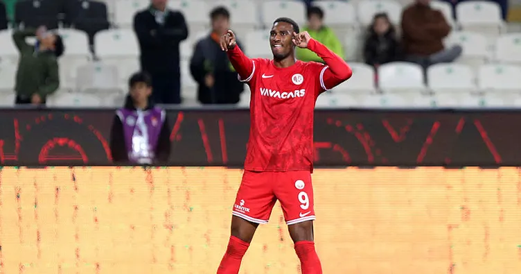 Haji Wright’a şok protesto! Antalyaspor-Başakşehir maçında...