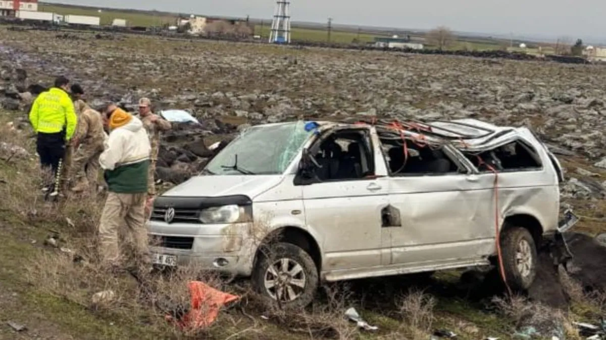 Minibüs takla attı: 2 ölü, 6 yaralı