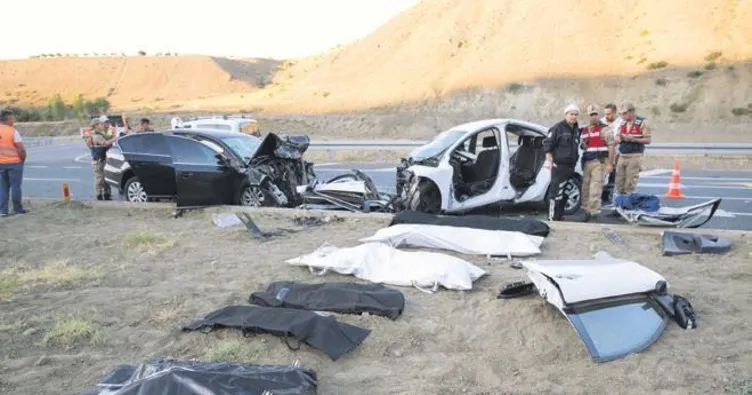 Düğün yolunda feci kaza: 7 ölü