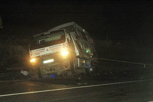 Beton mikseri polis aracını biçti