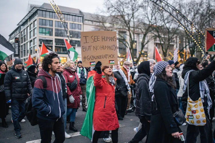 Dünya Gazze için ayakta! Beyaz Saray önünde 'Ölüm' protestosu....