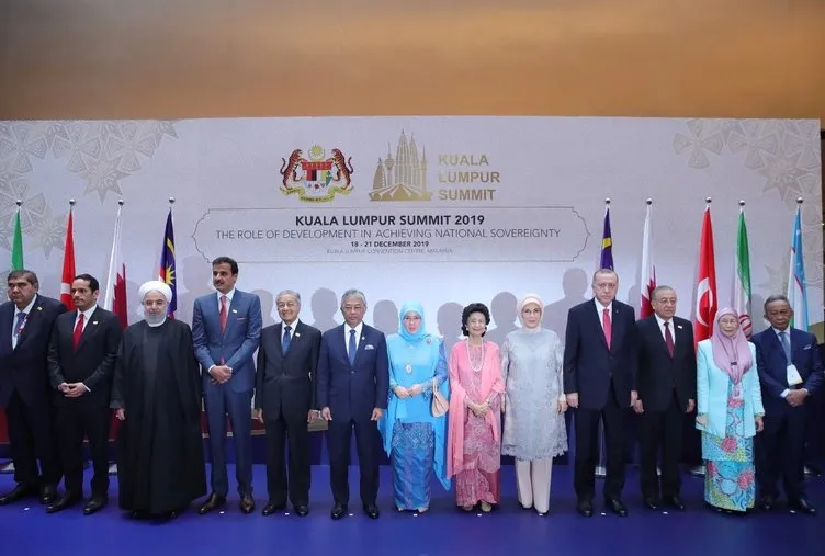 Başkan Erdoğan Kuala Lumpur'da! Oturumun ardından sergi alanını gezdi