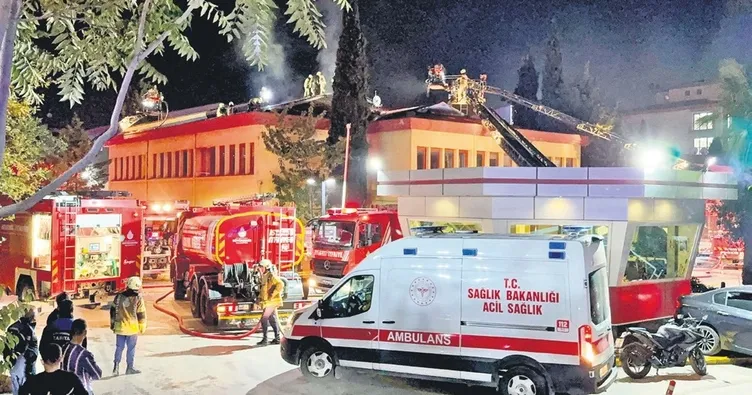 Hastane çatısında korkutan yangın