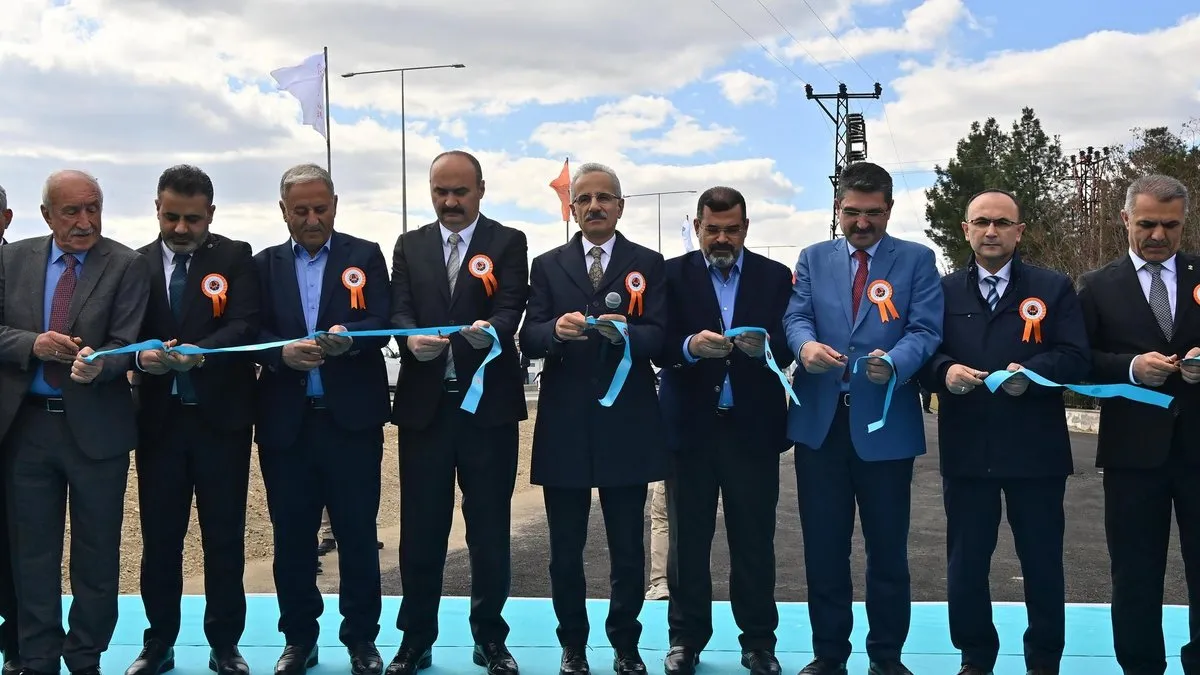 Batman-Hasankeyf yolu hizmete açıldı: Gabar petrolünü Batman Rafinerisi’ne taşıyacak