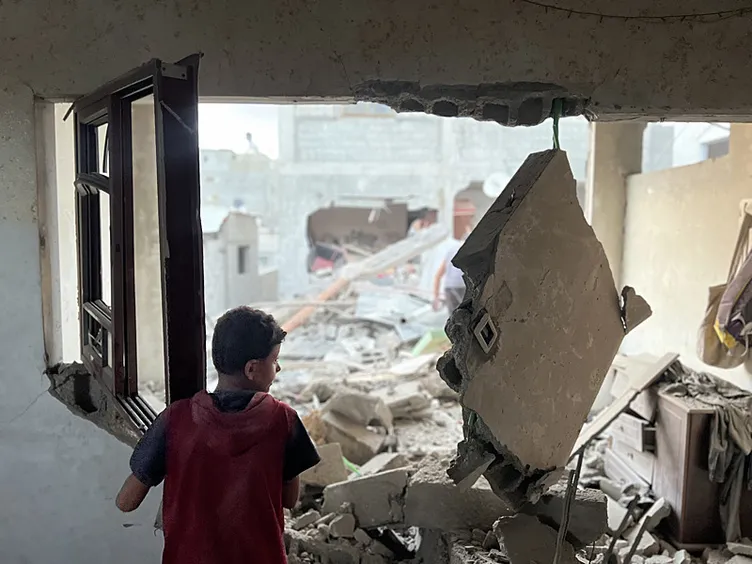 İsrail Gazze’de Filistinlilerin sığındığı okulu hedef aldı: 3 ölü, 15 yaralı